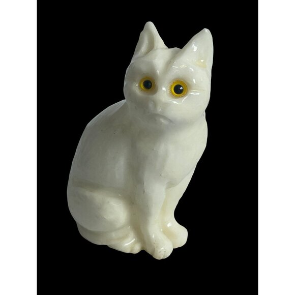 Vintage White Alabaster Cat Figurine With Yellow Eyes Made In Japan - Picture 1 of 5